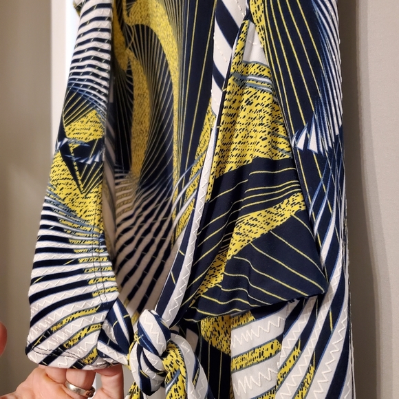 DeVia womens tank - Picture 3 of 10